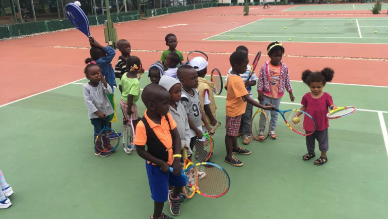 Distribution de matériels de tennis
